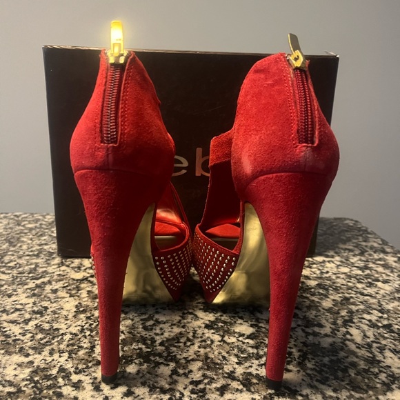 New with box Bebe Red/gold studded heels - Picture 4 of 4